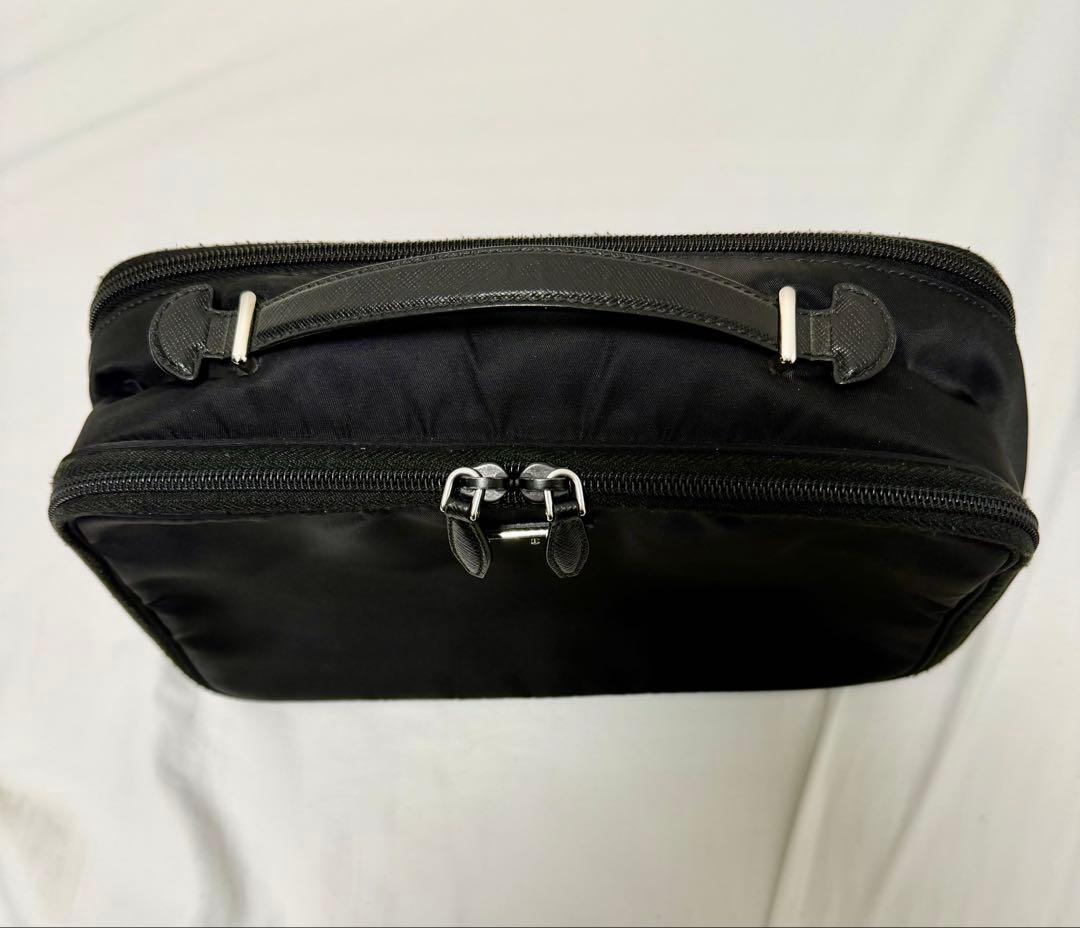 PRADA ブラックナイロンハンドバッグ