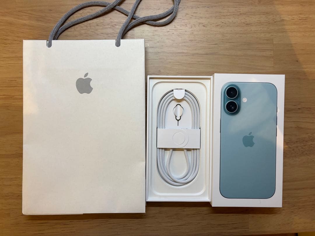 【動作良好／箱・付属品新品】iPhone16 128GB ティール ひび割れあり