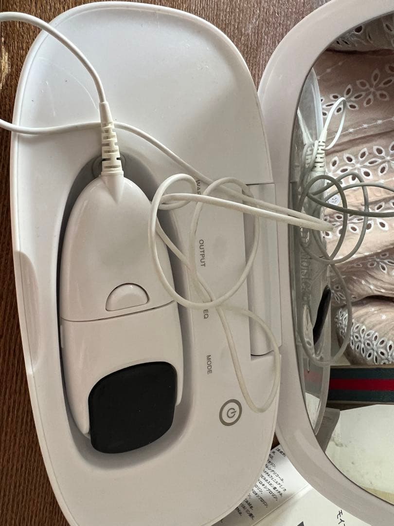 モイスティーヌ　美顔器　四枚パック付き　※別売り不可