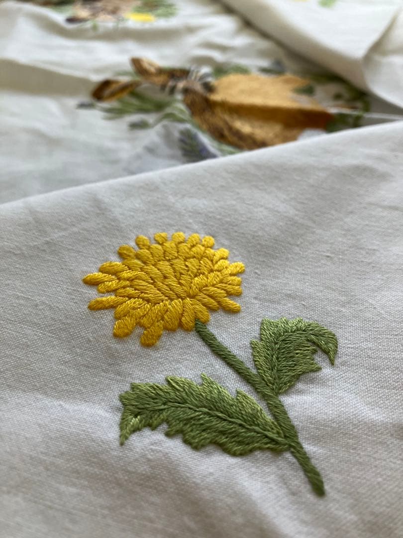 ウサギ刺繍のテーブルクロス87x87cm