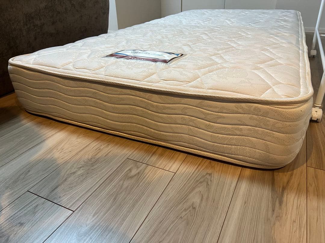 Simmons Beautyrest シングルマットレス