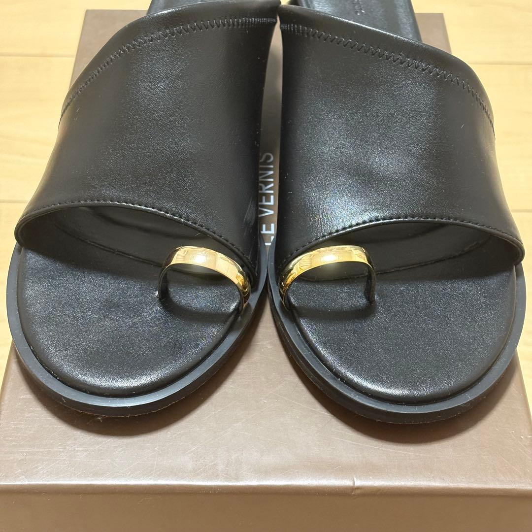 LE VERNIS ルベルニ Toe ring sandals