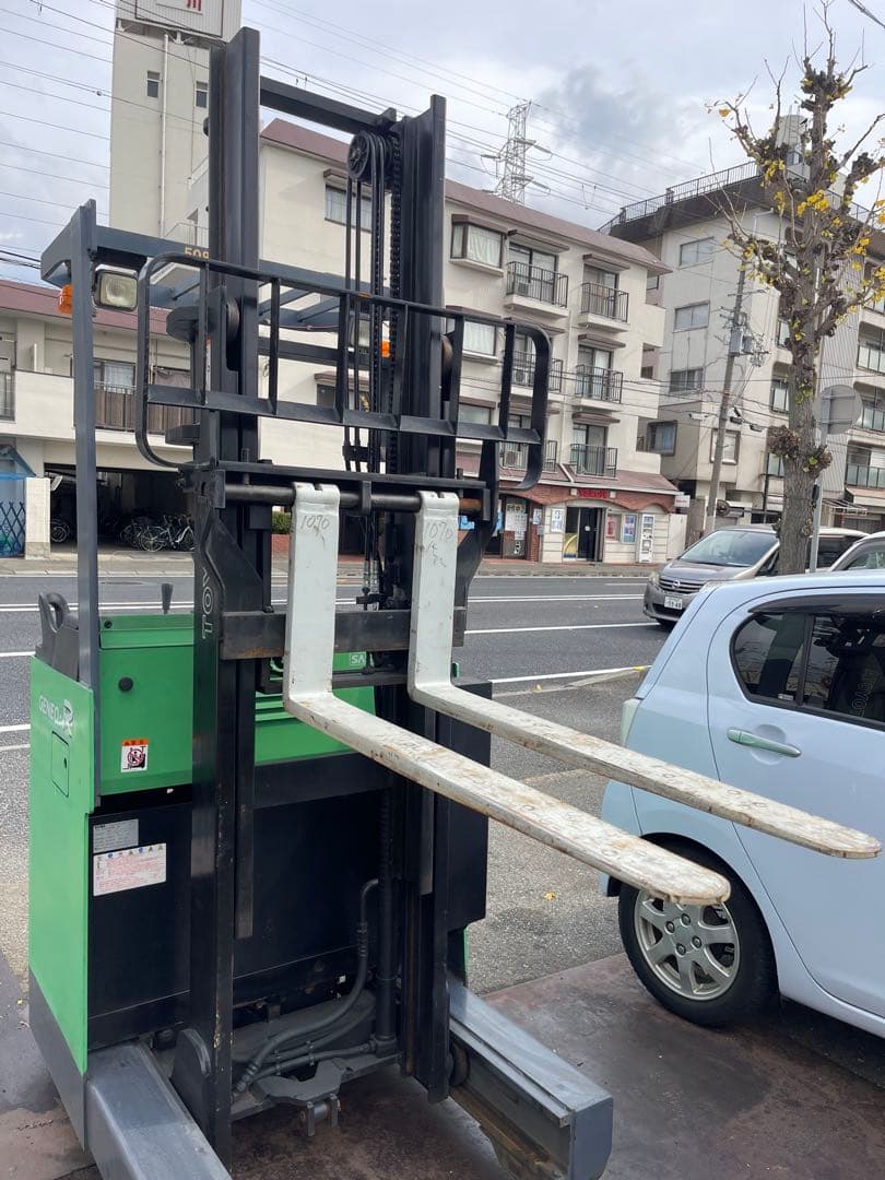 2024年トヨタリーチバッテリーフォークリフト 稼働時間少ない1600時間