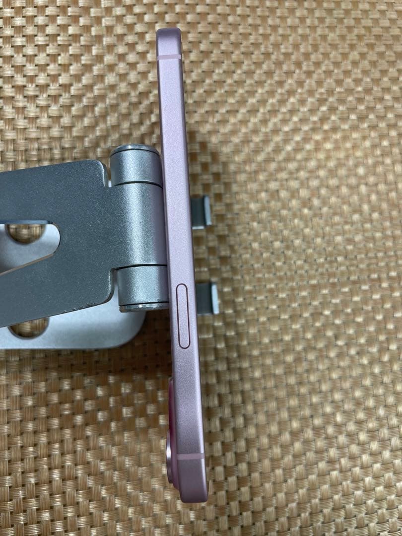 iPhone 15 128 GB ビングSIMフリー【5506】