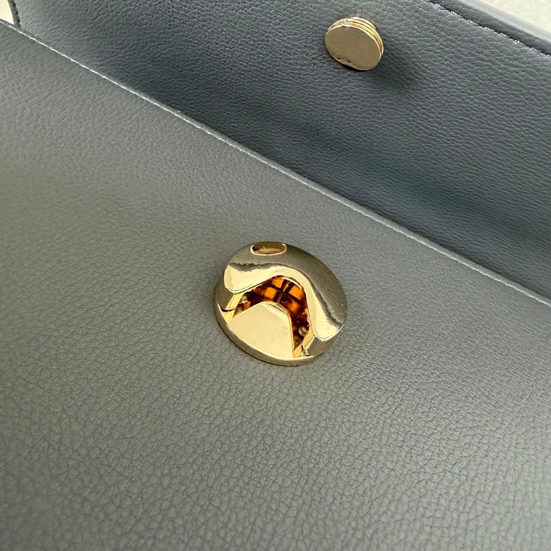 セルフォード　ビジューツイストバックルハンドバッグ　グレー