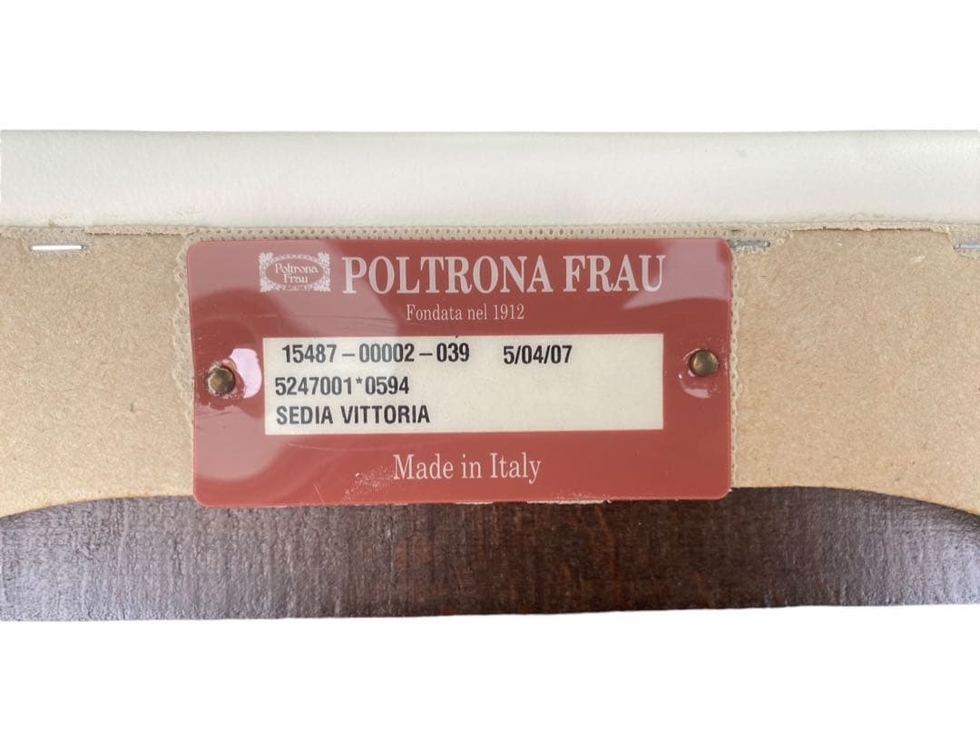 ◇②Poltrona Frau vittoria ダイニングチェア