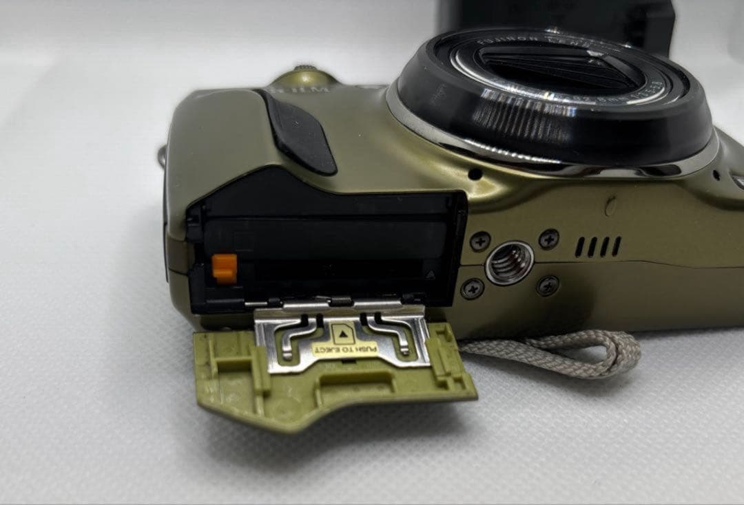 FUJIFILM FinePix F820EXR 光学18倍ズーム 16MP