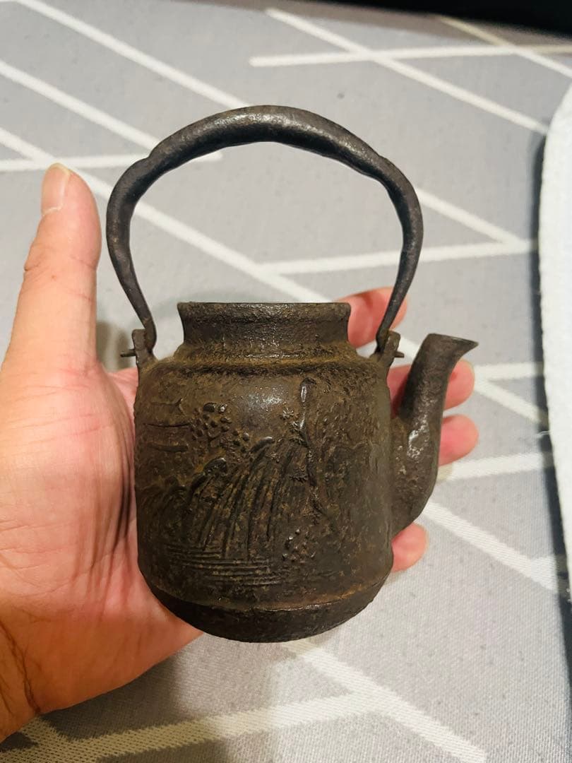 小さい鉄瓶　古いでさす