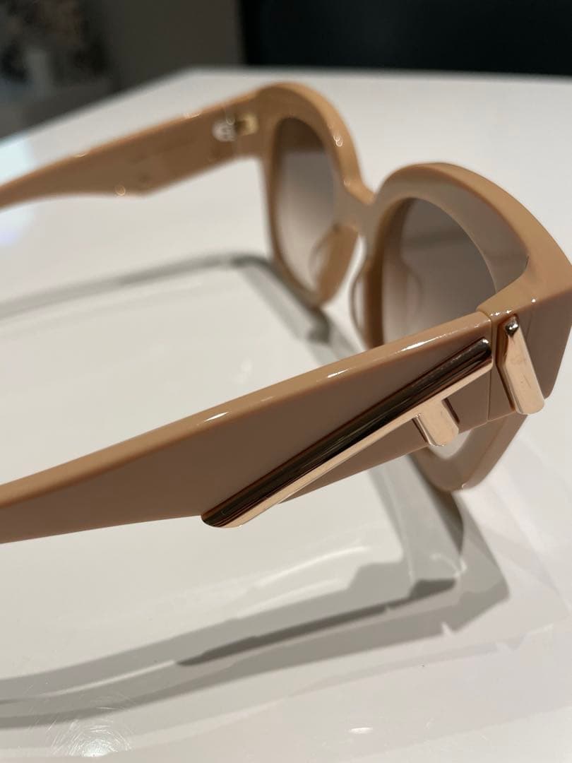 FENDI フェンディ　グラデーションレンズ サングラス　FE40098l