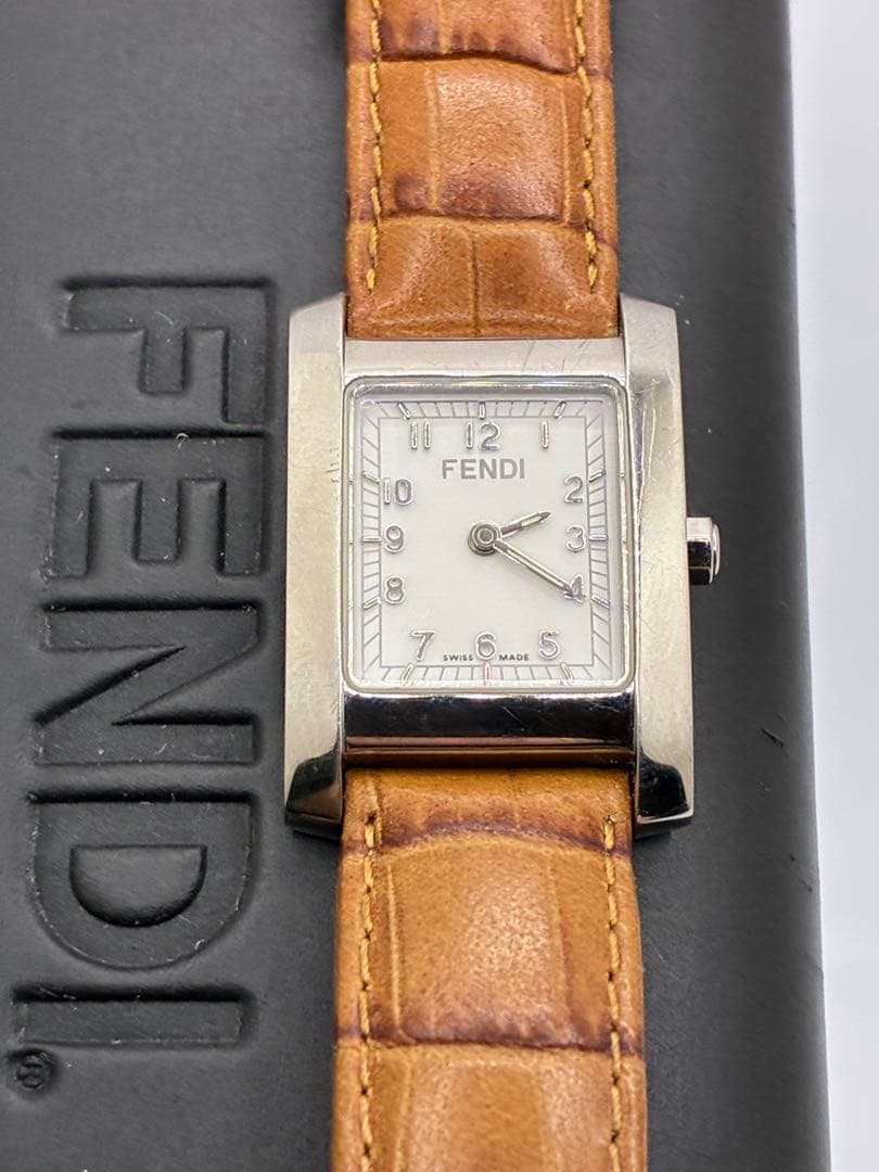 FENDI フェンディ 良品 レディース腕時計 7000L 箱付き 稼働