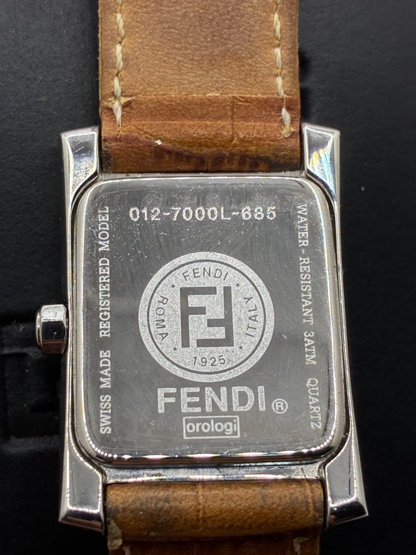FENDI フェンディ 良品 レディース腕時計 7000L 箱付き 稼働