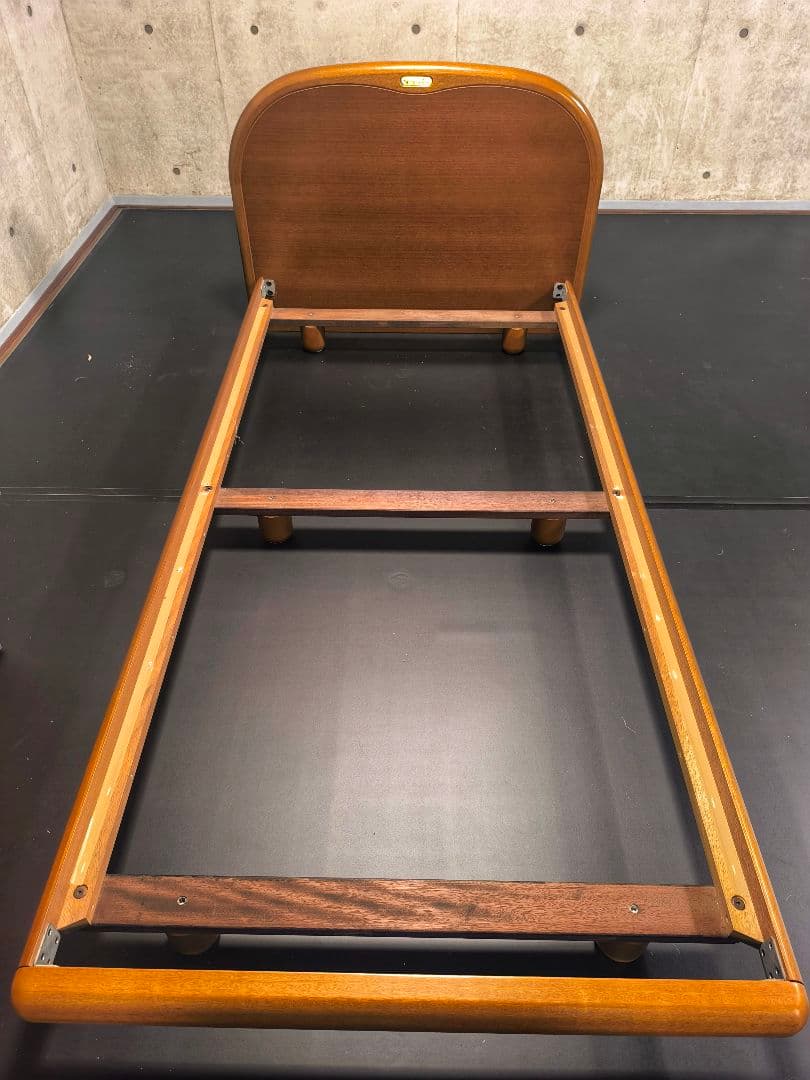 Simmons 高級シングルベッド フレーム & マットレス 木製 名古屋引取可