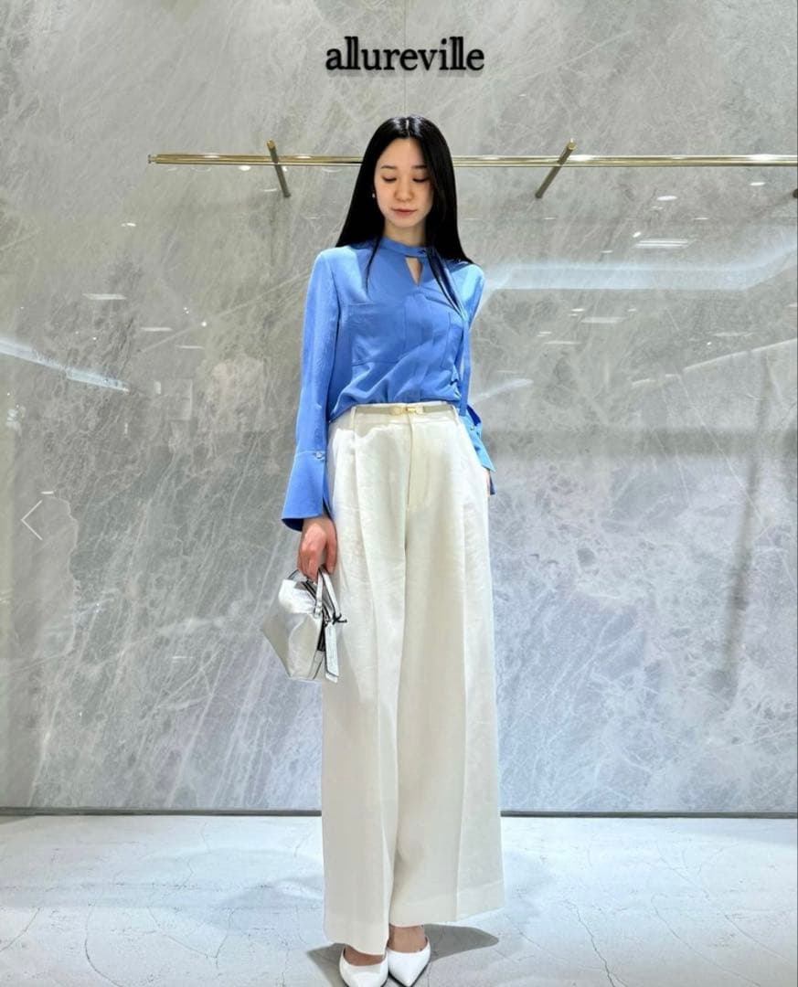 【美品】allureville　フリュイドオーバーラップブラウス　ルルウィルビー