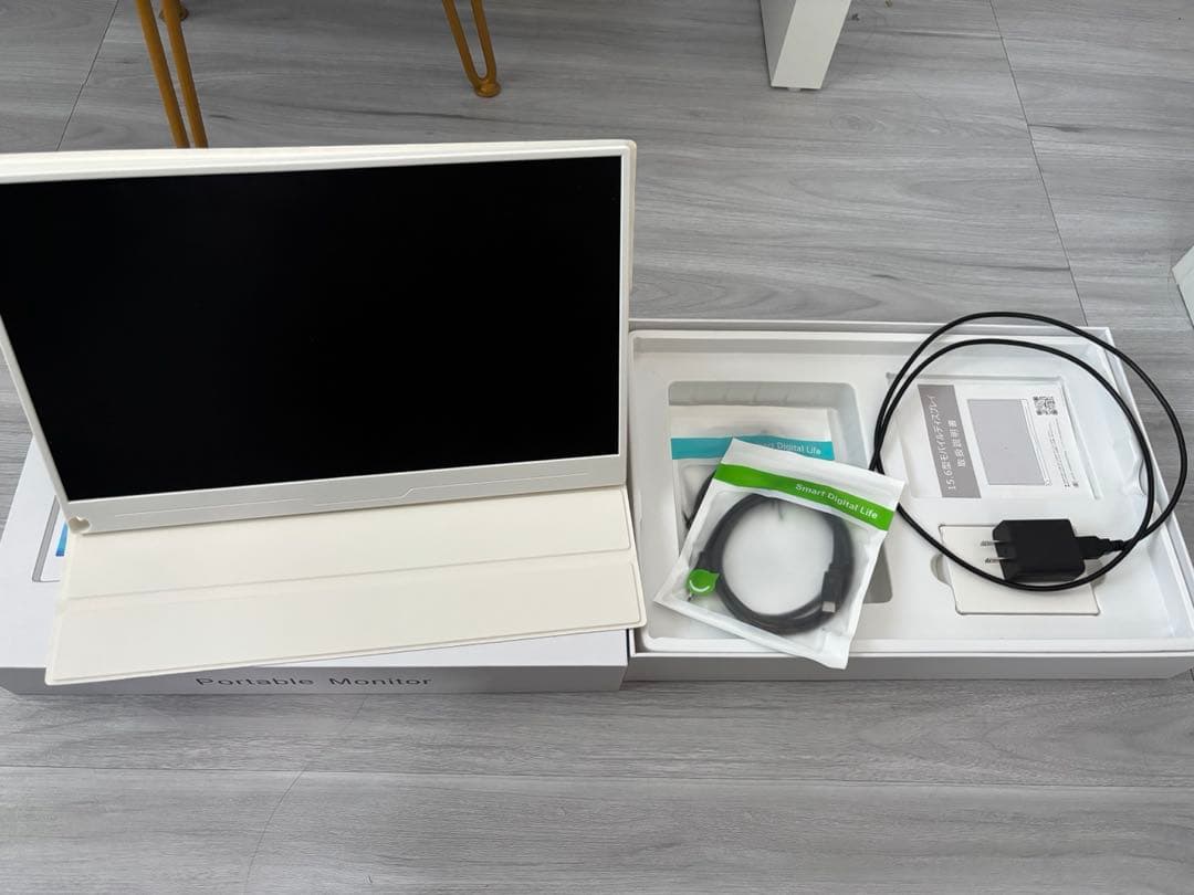 15.6インチ モバイルモニター ホワイト 60hz