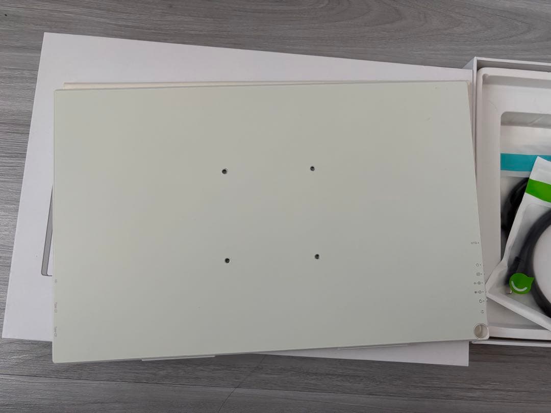 15.6インチ モバイルモニター ホワイト 60hz