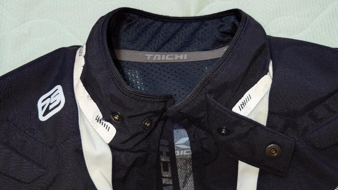 RSタイチ　アームド　オールシーズン　ジャケット　Ｌサイズ　黒 ／ 白