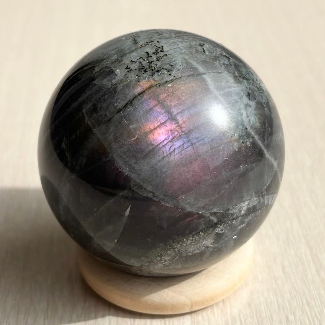 ピンク系ブルー系の2色シラー入り　ラブラドライト　スフィア　天然石