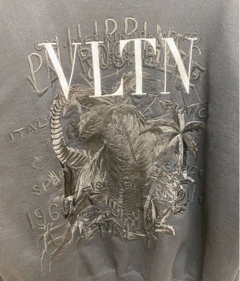 VALENTINO × doublet コラボのエンブロイダリースウェット