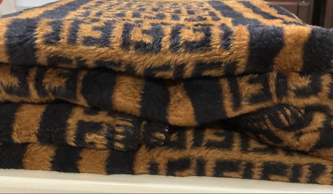 FENDIシルク混・ブランケット