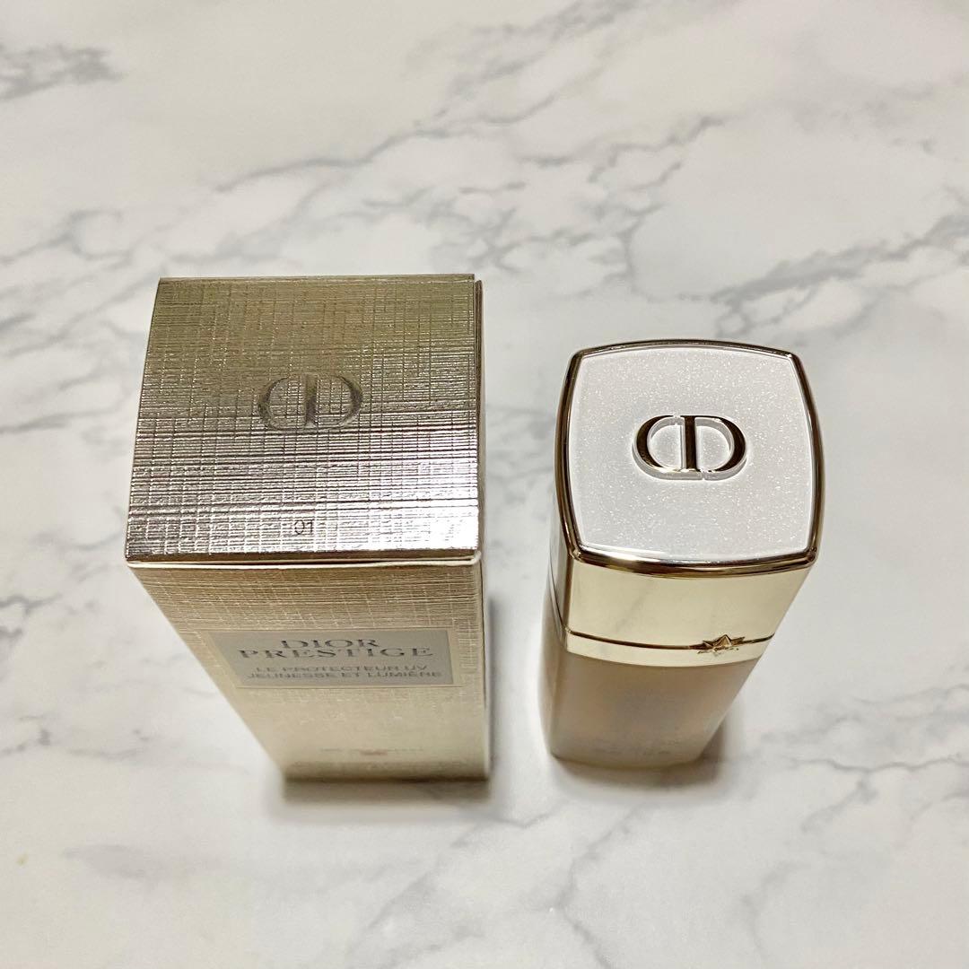 Dior プレステージ ホワイトルプロテクターUVルミエール　BB 01