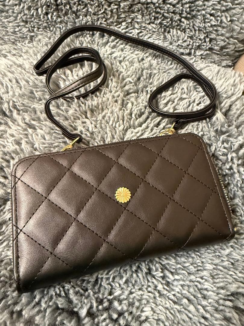 【新品未使用】菊の御紋　キルティング スマホショルダーバッグ黒　Wファスナー財布