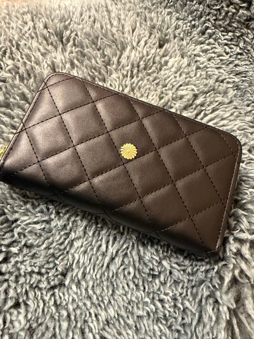 【新品未使用】菊の御紋　キルティング スマホショルダーバッグ黒　Wファスナー財布