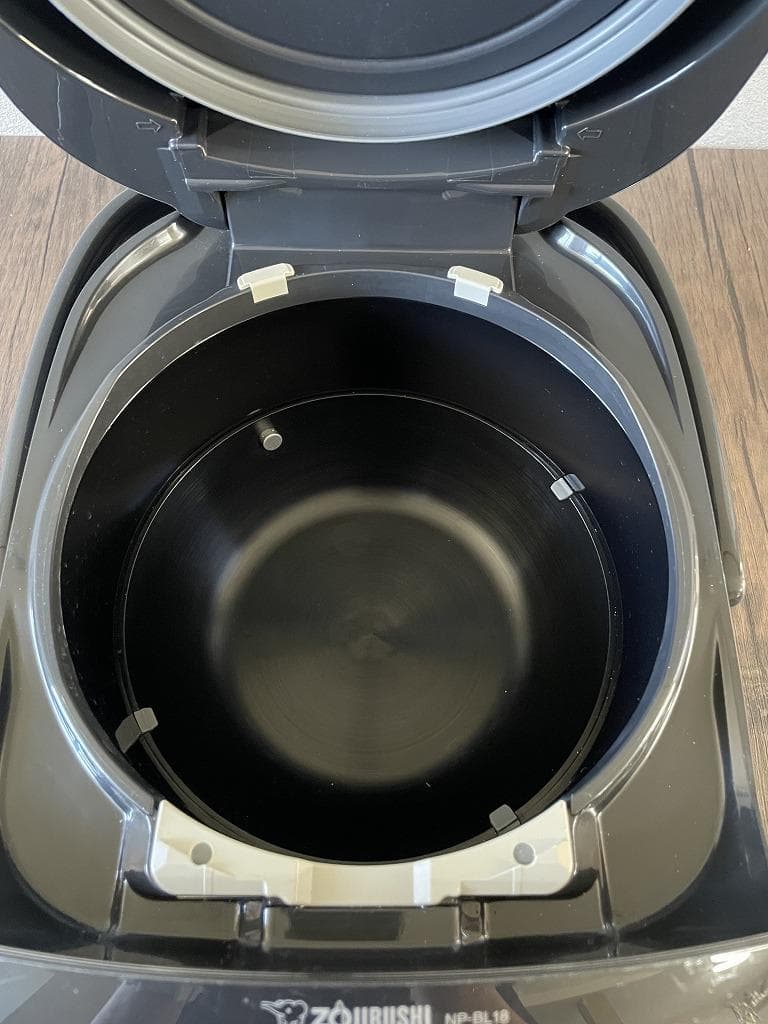 象印　圧力IH炊飯ジャー　NP-BL18　ブラック　2023年製