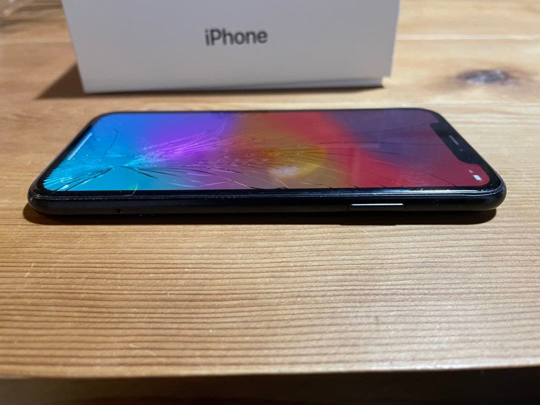 iPhone XR 64GB ブラック 画面にひびあり