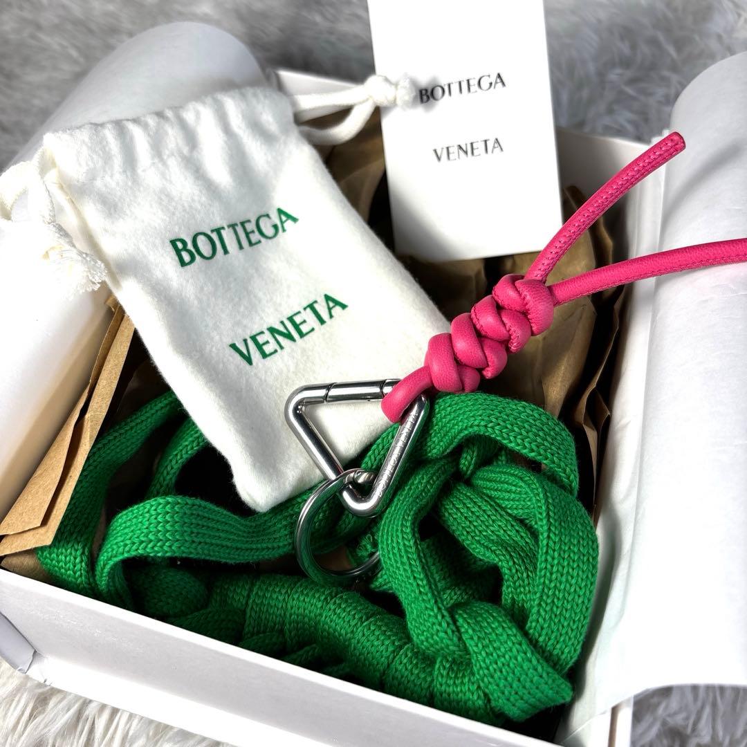 【美品】希少　Bottega Veneta トライアングルキーリング ピンク