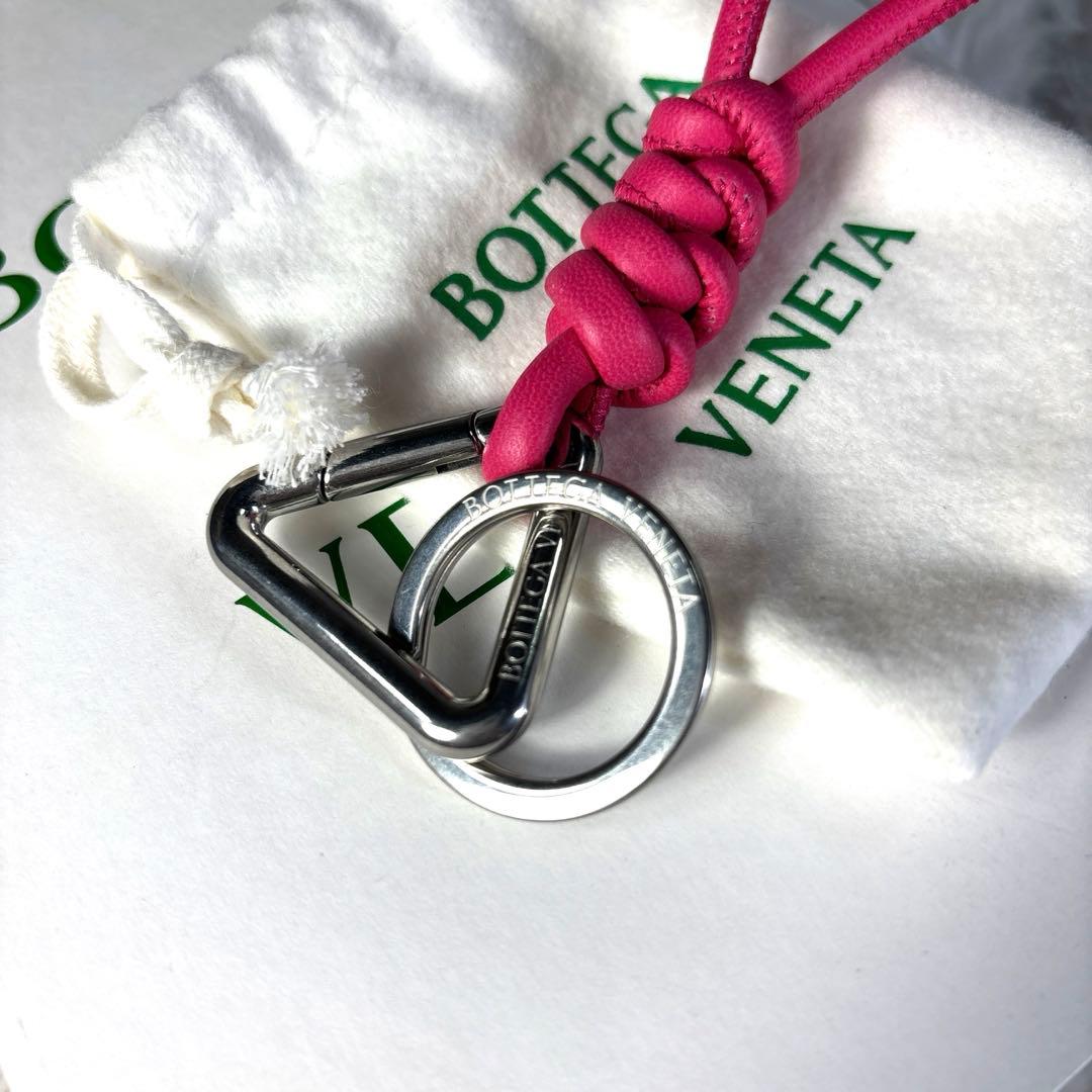 【美品】希少　Bottega Veneta トライアングルキーリング ピンク