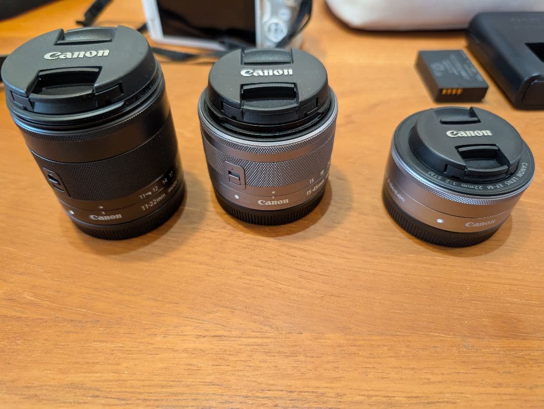 レンズ3本付！【Canon】 EOS Kiss M ホワイト