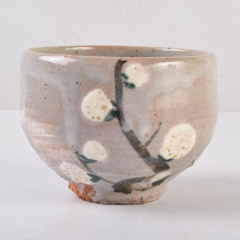 茶道具　虎渓山　水月窯造　色絵　紅白梅文　茶碗　共箱　C　8492