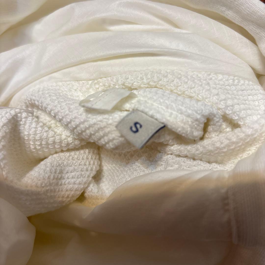 MONCLER フード付きオフホワイトスウェット　正面極小シミ有　sizeS〜M