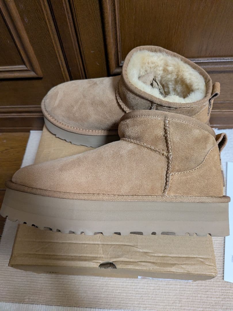 新品　UGG（アグ）ブーツ　クラシックウルトラミニ　厚底スエード　CHE
