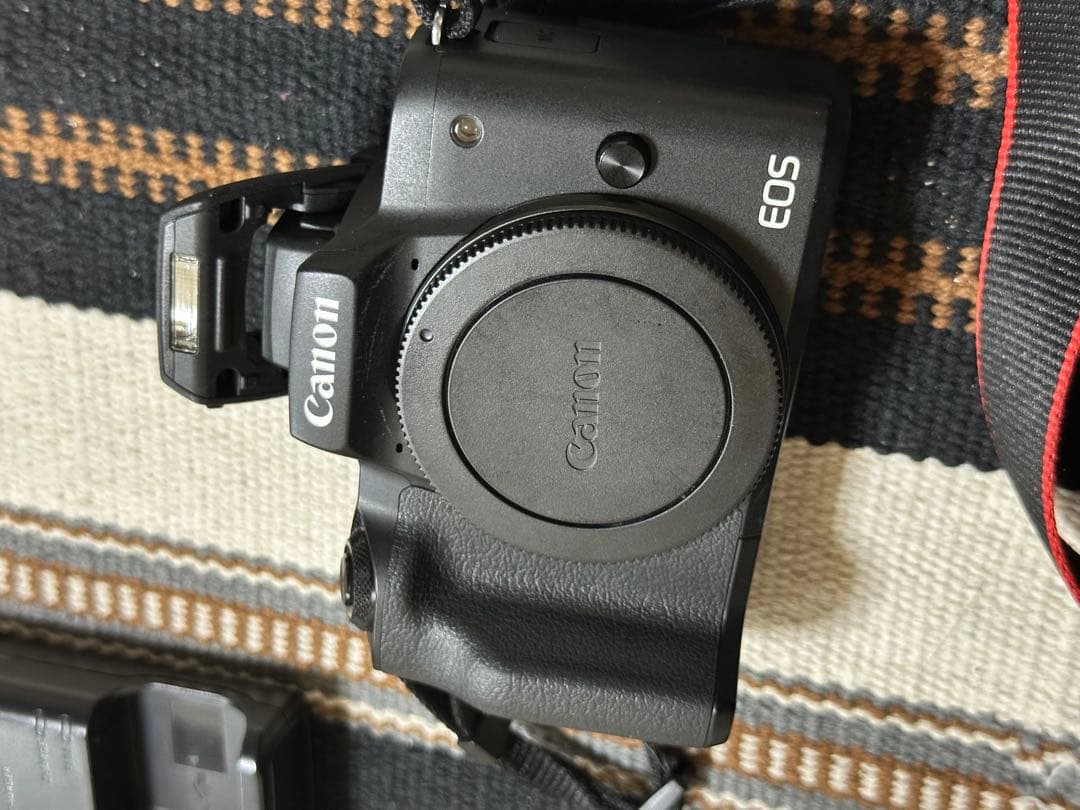 Canon EOS Kiss M ダブルレンズセット　ミラーレス