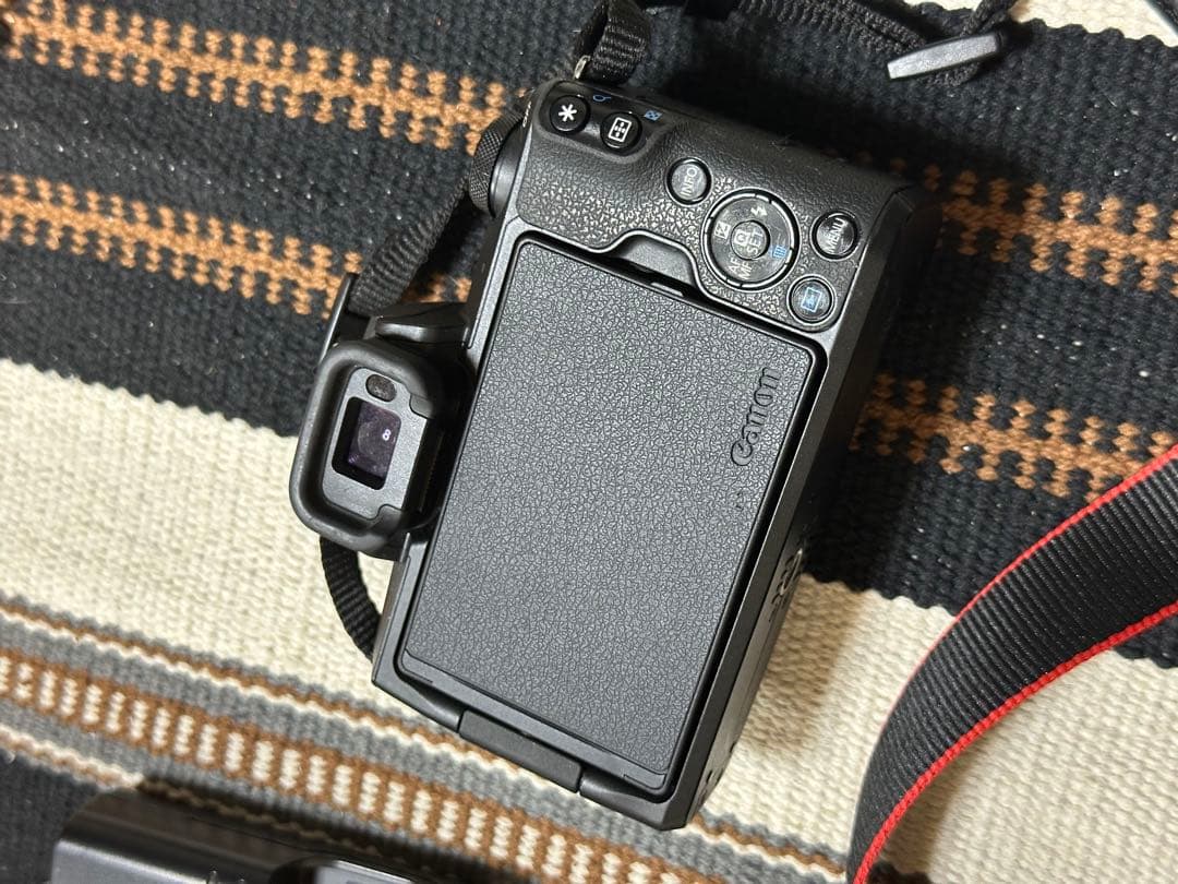 Canon EOS Kiss M ダブルレンズセット　ミラーレス