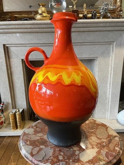 陶器製のユニークな装飾品