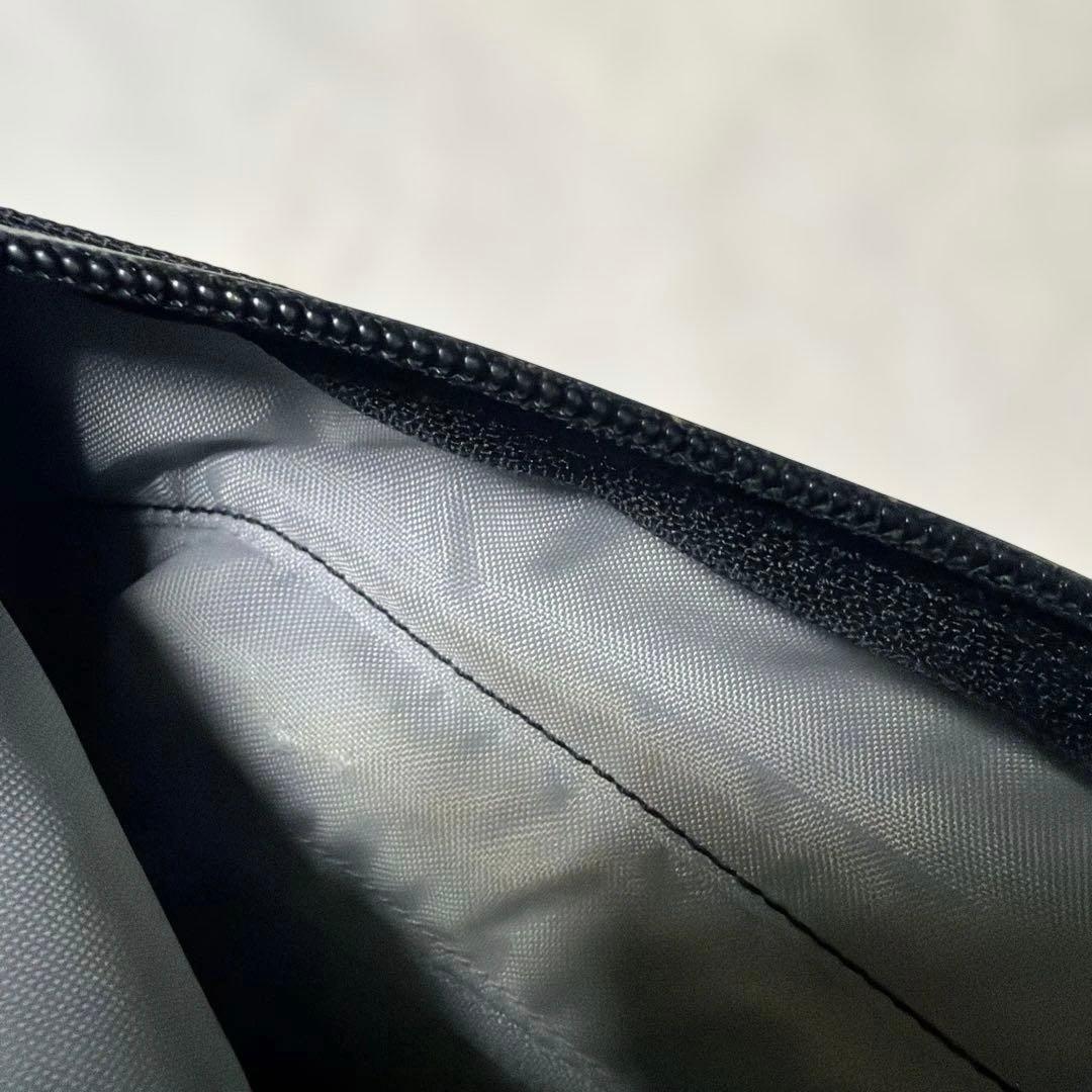 【アークテリクス】アロー8 ロゴ 刺繍 ショルダーバッグ 黒 止水ファスナー