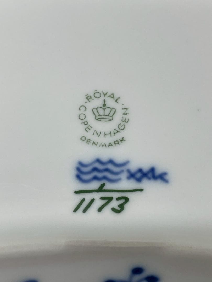 A◆ロイヤルコペンハーゲン　フルレース　1173　半月皿　ブルーフルーテッド　皿