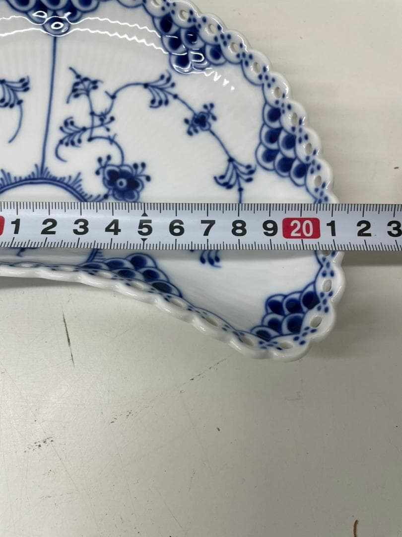 A◆ロイヤルコペンハーゲン　フルレース　1173　半月皿　ブルーフルーテッド　皿