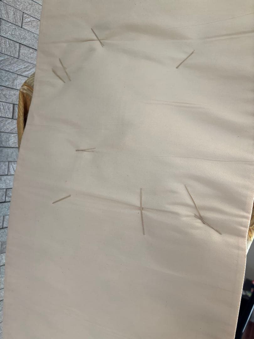 帯をリメイクした飾り結びのあるタペストリー