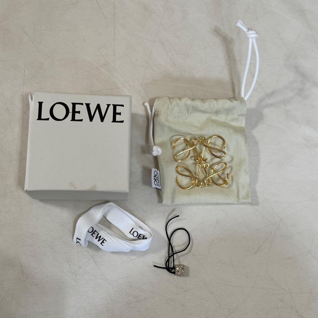 LOEWE ゴールド ブローチ ポーチ付き