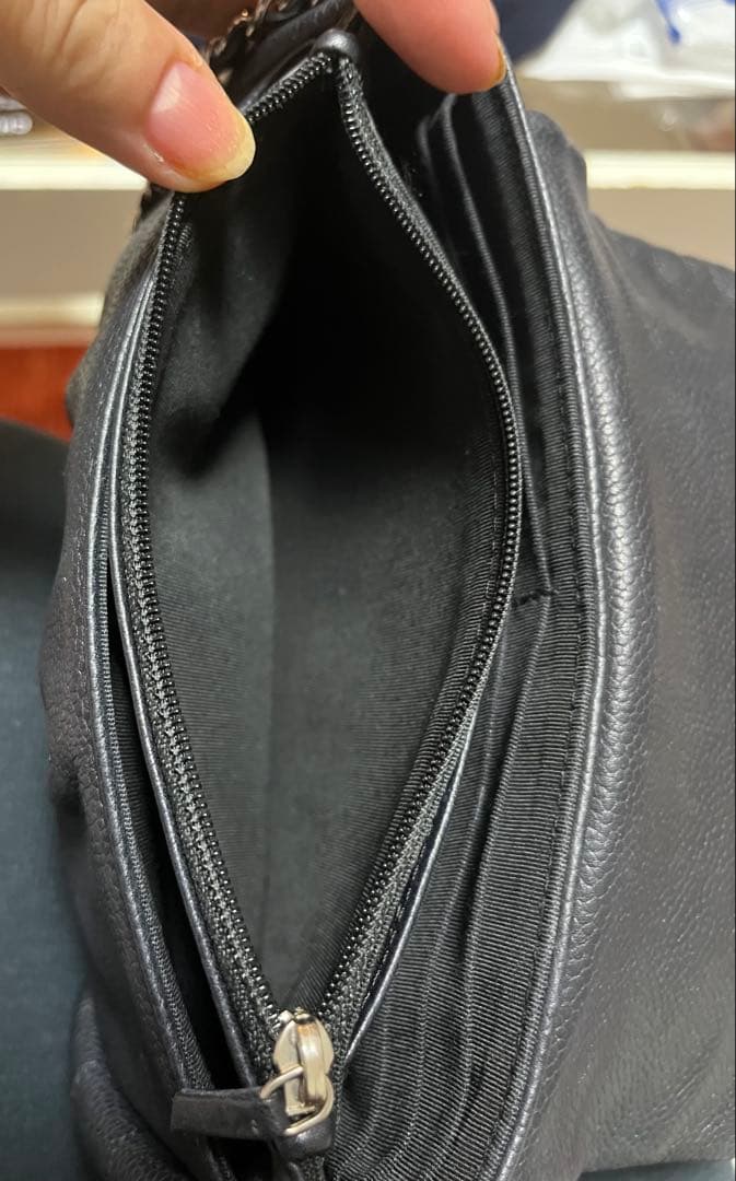 美品　シャネル ハーフムーンショルダーバッグ　チェーンウォレット キャビアスキン