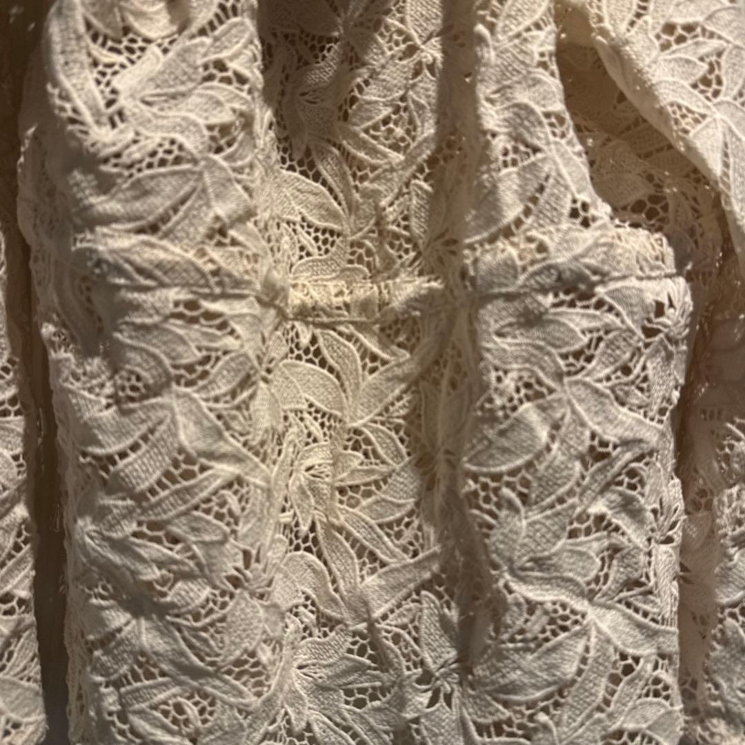 hella ヘラ　アイボリー レース フード付き長袖シャツ