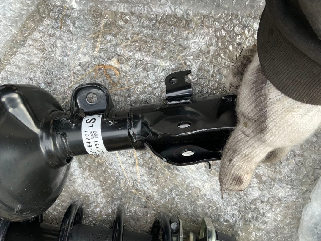 ディーラー新品かも　スズキ 純正 DA17V エブリイバン サス