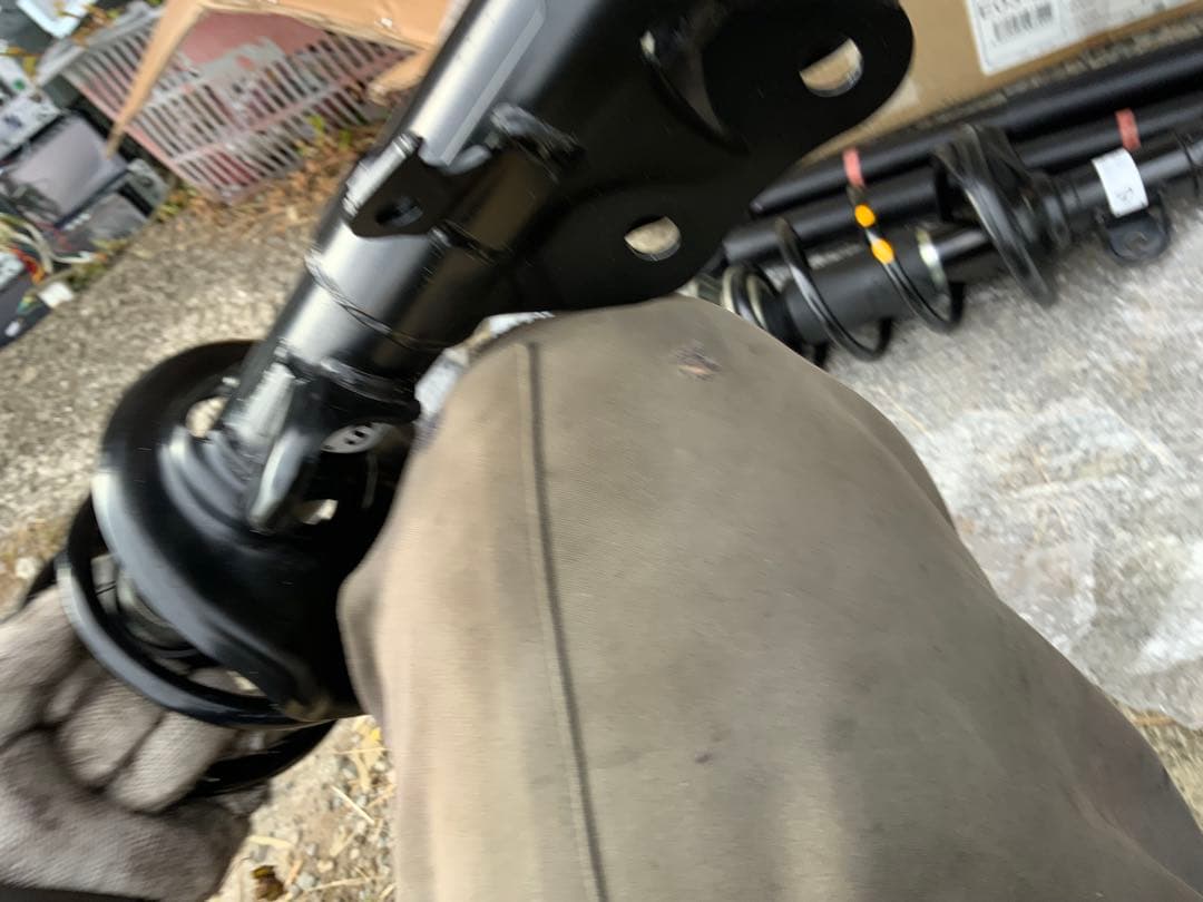 ディーラー新品かも　スズキ 純正 DA17V エブリイバン サス