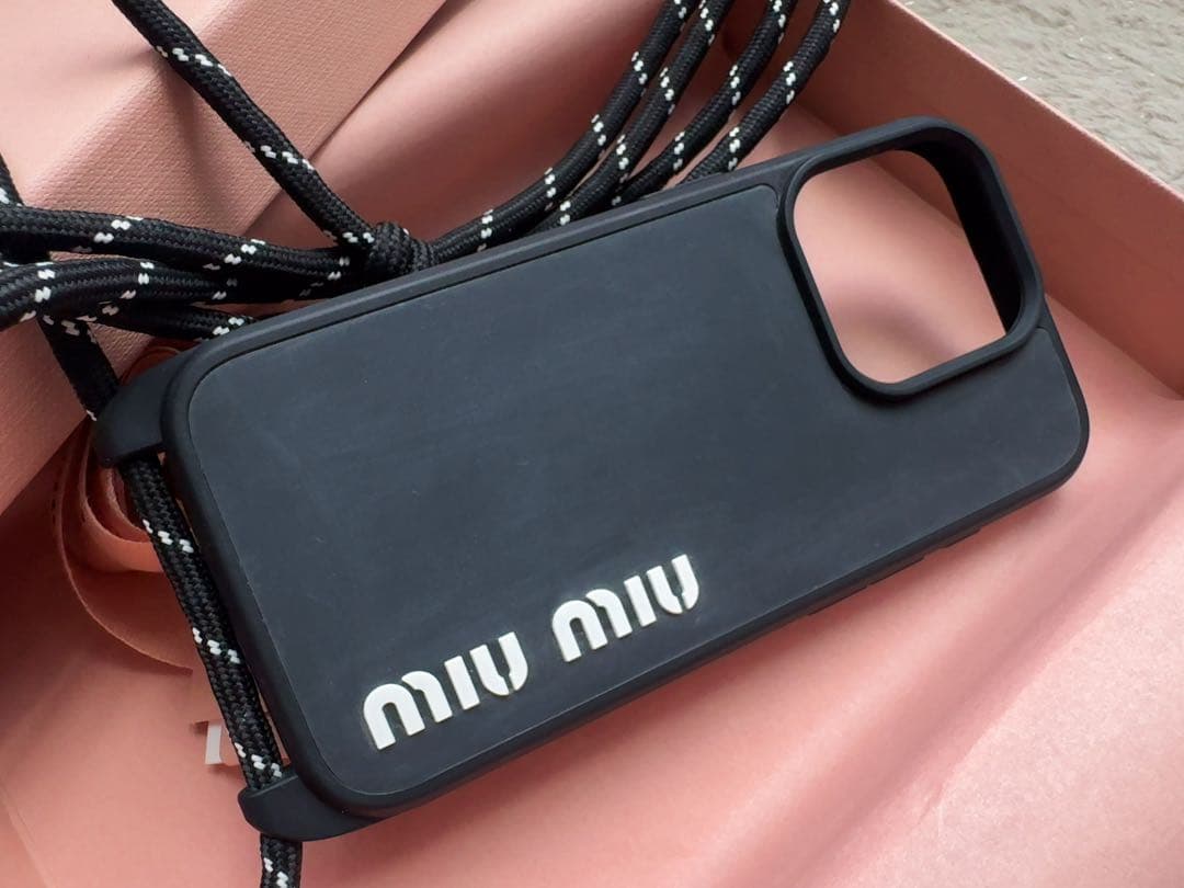 ミュウミュウ　iPhone 15 Pro ケース　iPhoneケース　ブラック