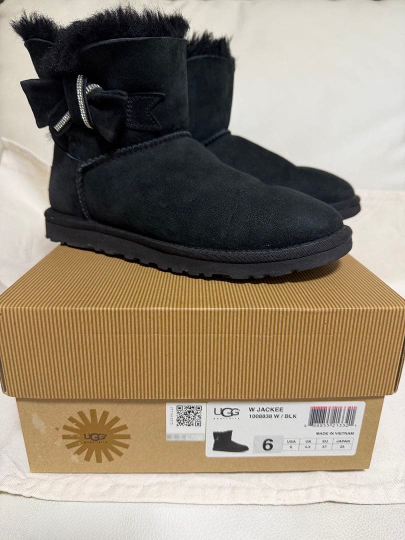 【試着のみ】UGG リボン ムートン ショートブーツ 黒 23cm