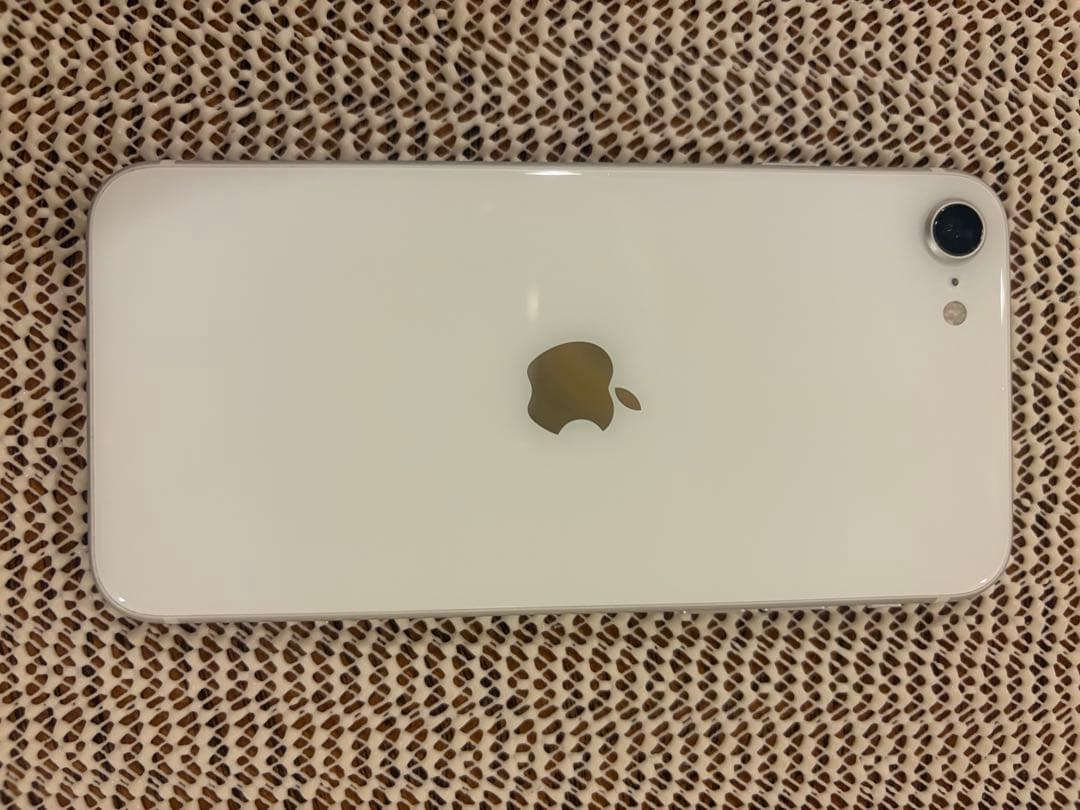 Apple iPhone ホワイト　SE(第2世代)