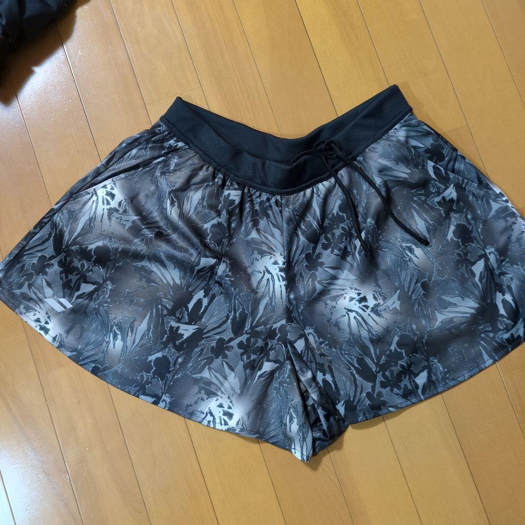 Babolat テニスウェア XL 黒 花柄ショートパンツ　セットアップ